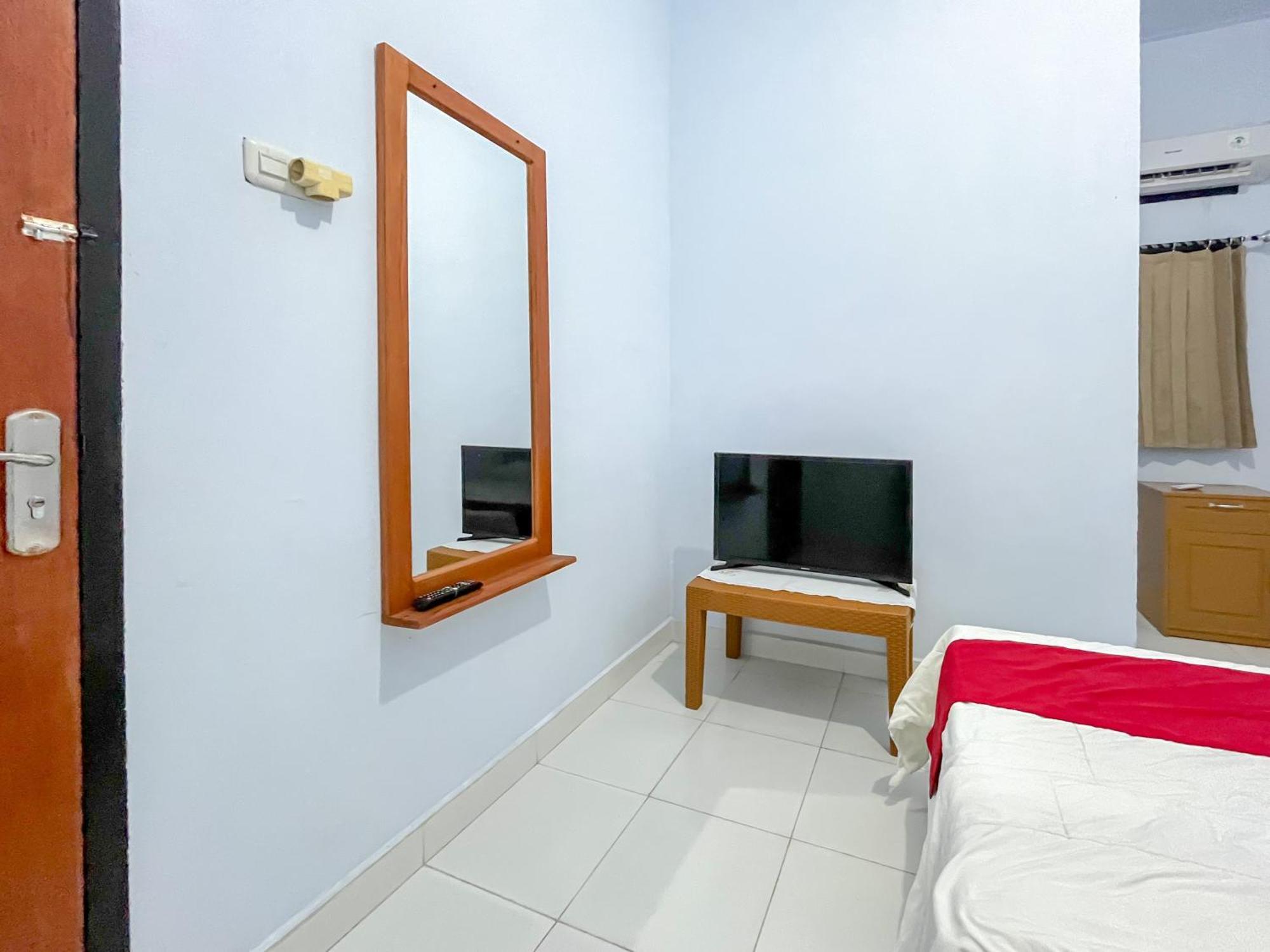 Reddoorz Syariah At Home Ampana Guest House Ampana Kota المظهر الخارجي الصورة