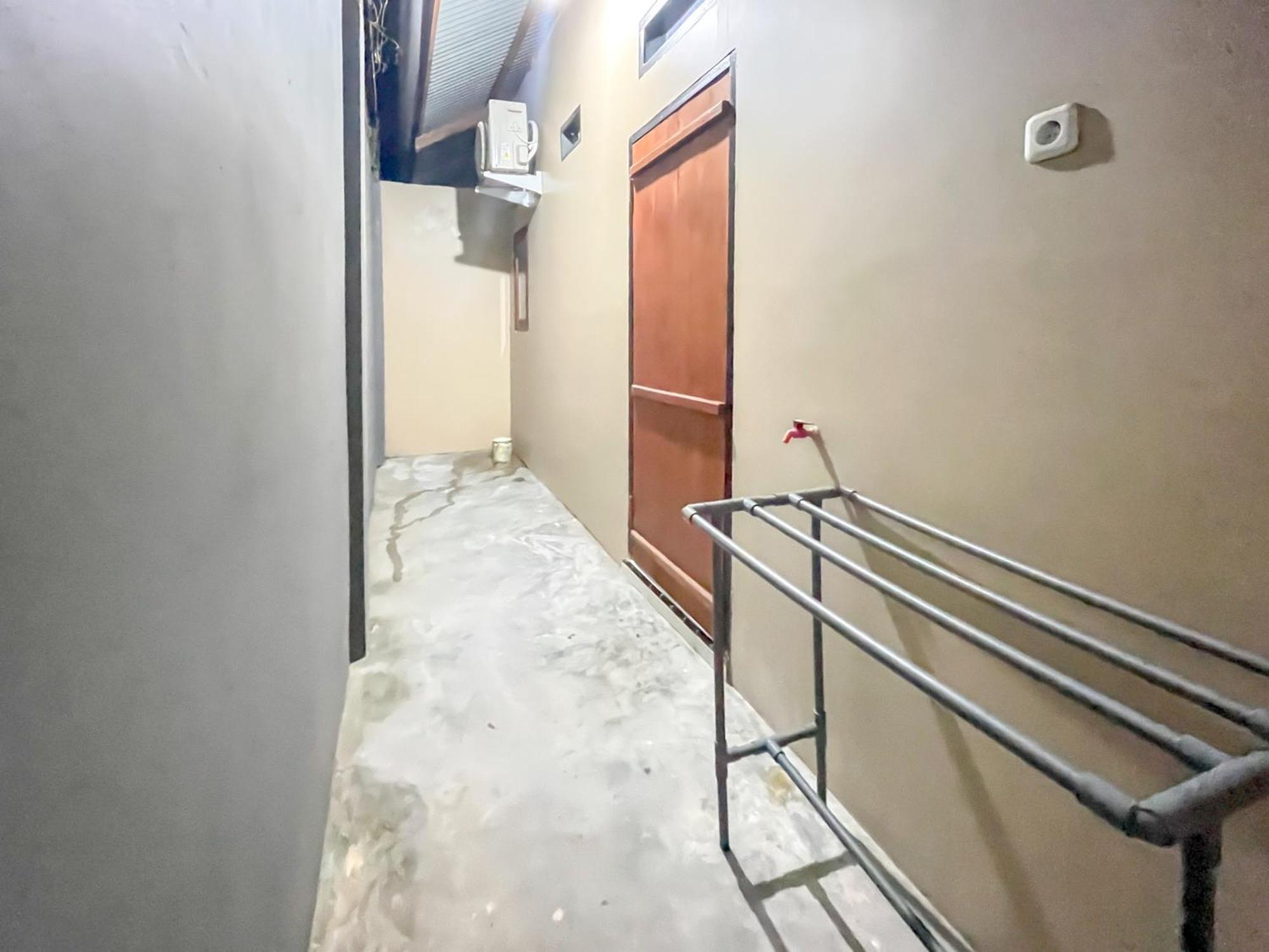 Reddoorz Syariah At Home Ampana Guest House Ampana Kota المظهر الخارجي الصورة