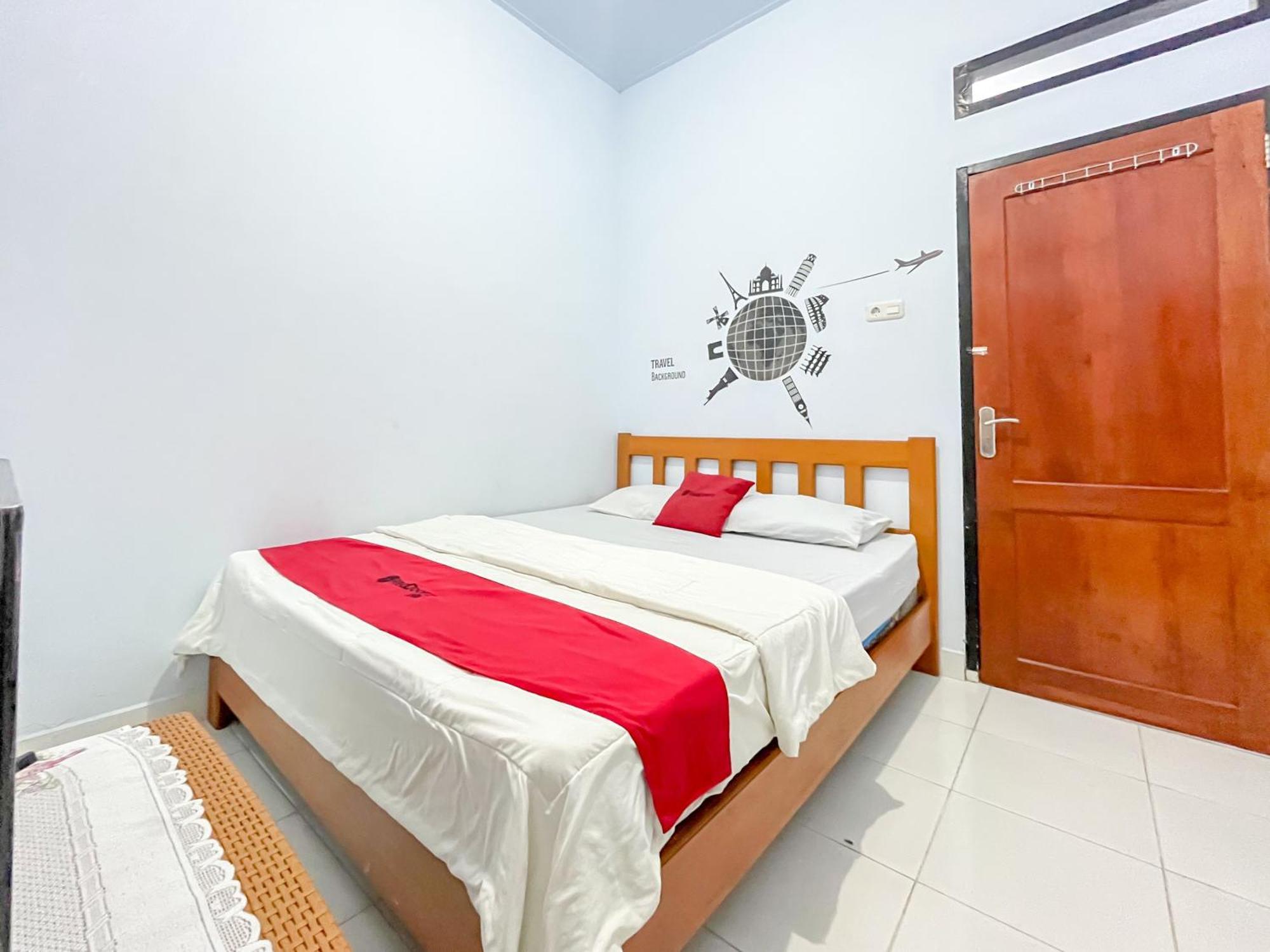 Reddoorz Syariah At Home Ampana Guest House Ampana Kota المظهر الخارجي الصورة