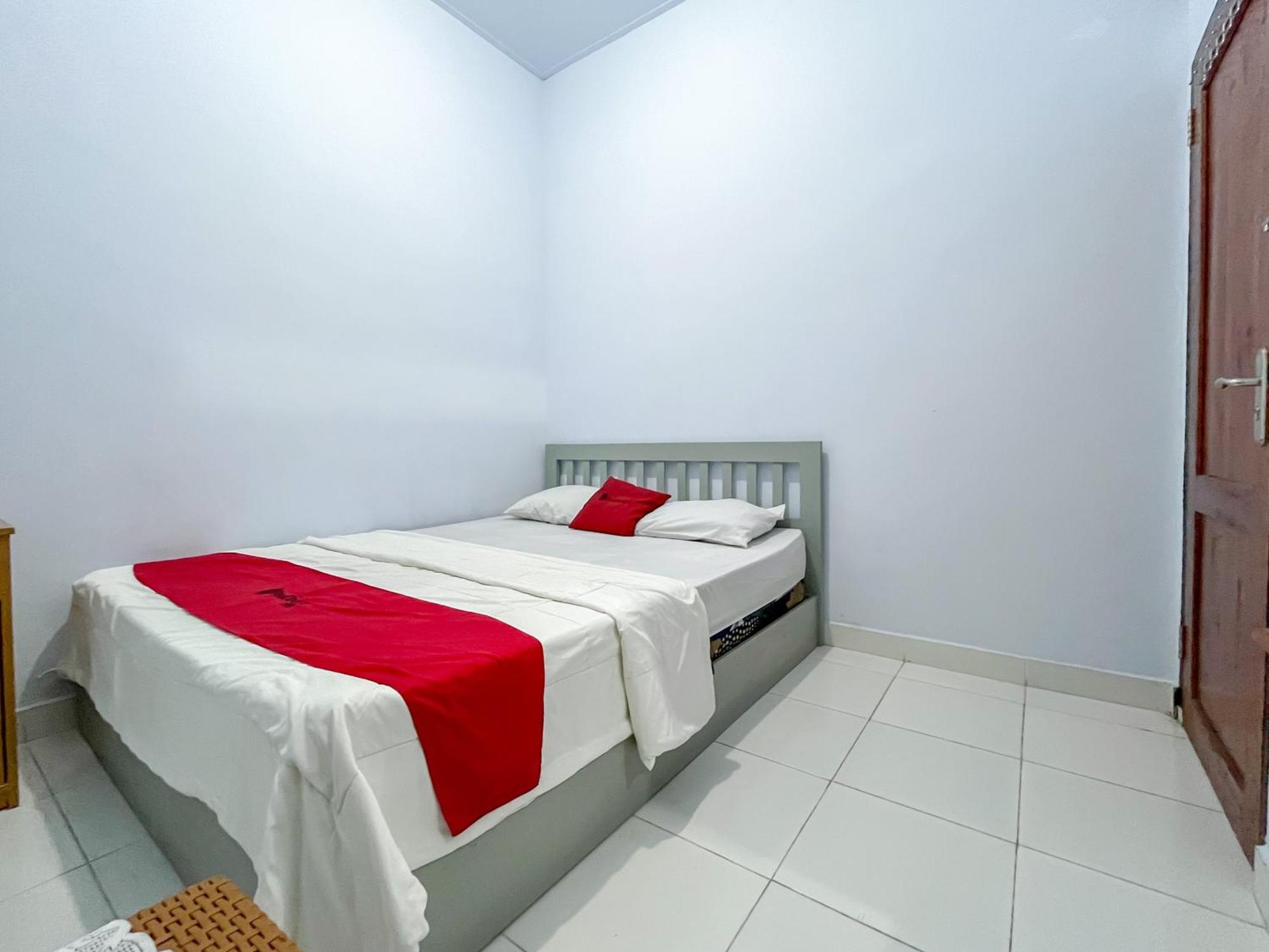 Reddoorz Syariah At Home Ampana Guest House Ampana Kota المظهر الخارجي الصورة
