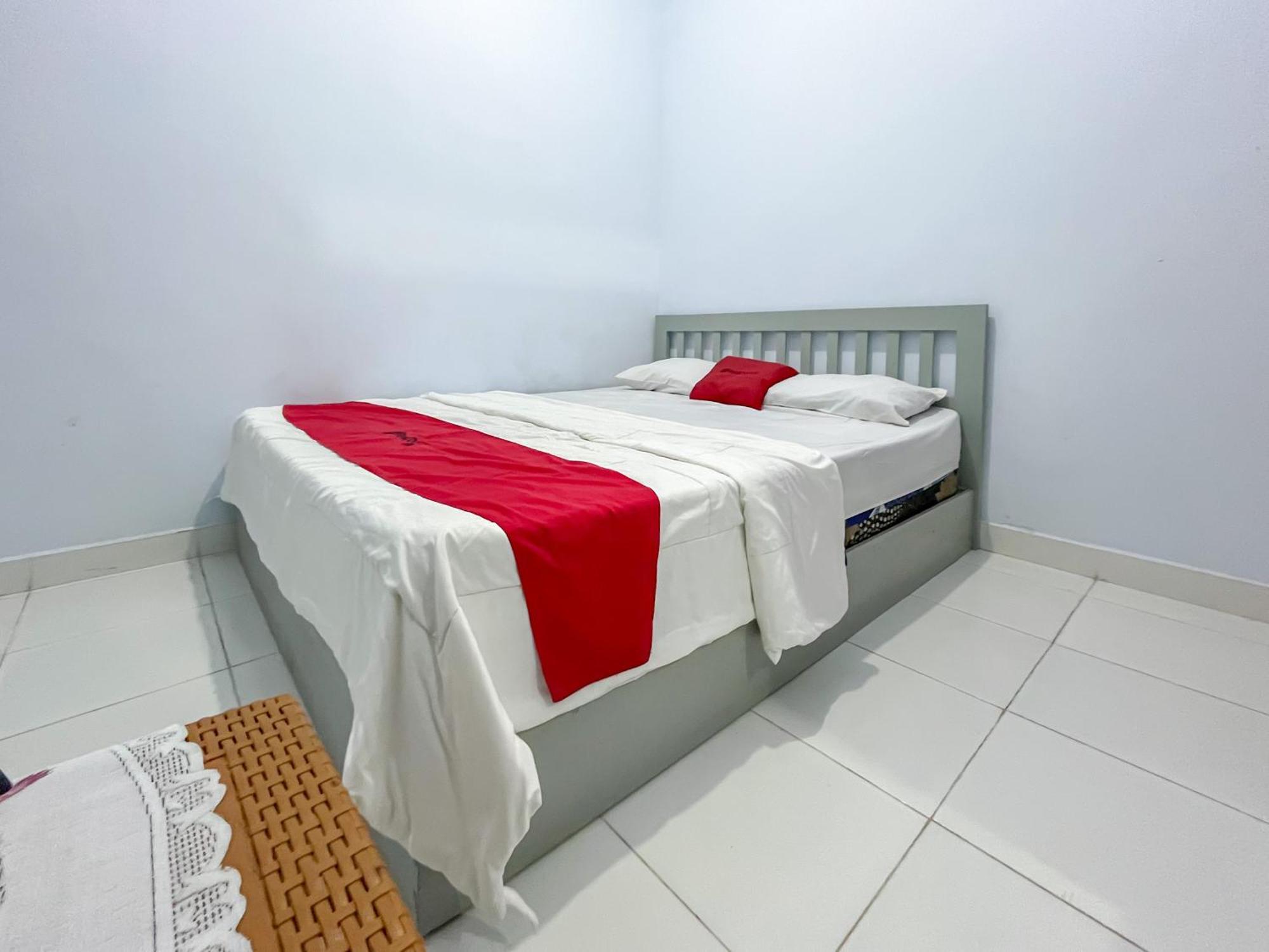 Reddoorz Syariah At Home Ampana Guest House Ampana Kota المظهر الخارجي الصورة