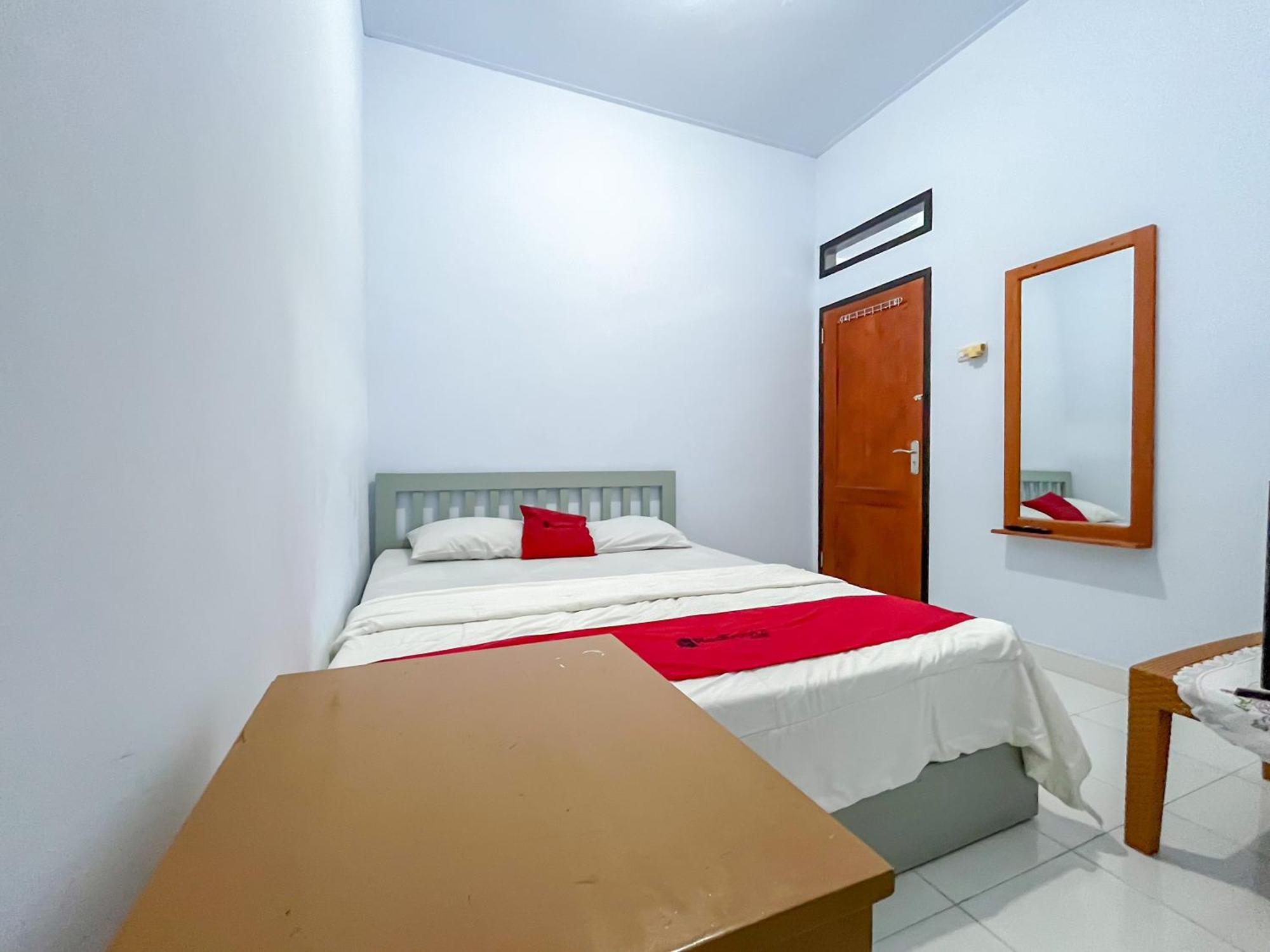Reddoorz Syariah At Home Ampana Guest House Ampana Kota المظهر الخارجي الصورة