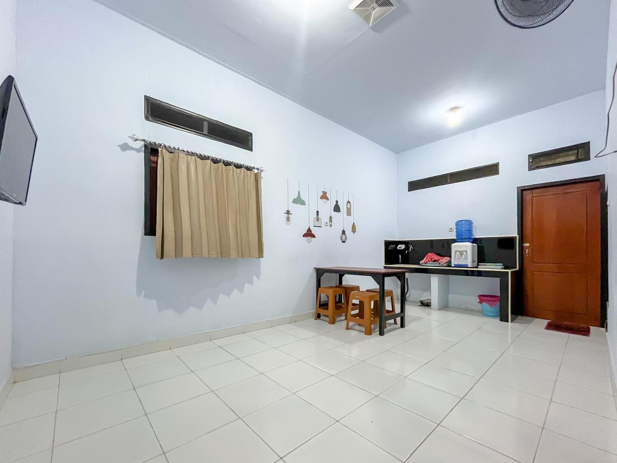 Reddoorz Syariah At Home Ampana Guest House Ampana Kota المظهر الخارجي الصورة