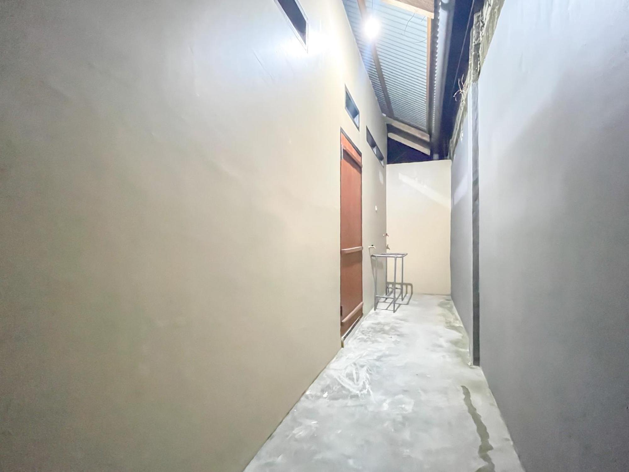 Reddoorz Syariah At Home Ampana Guest House Ampana Kota المظهر الخارجي الصورة