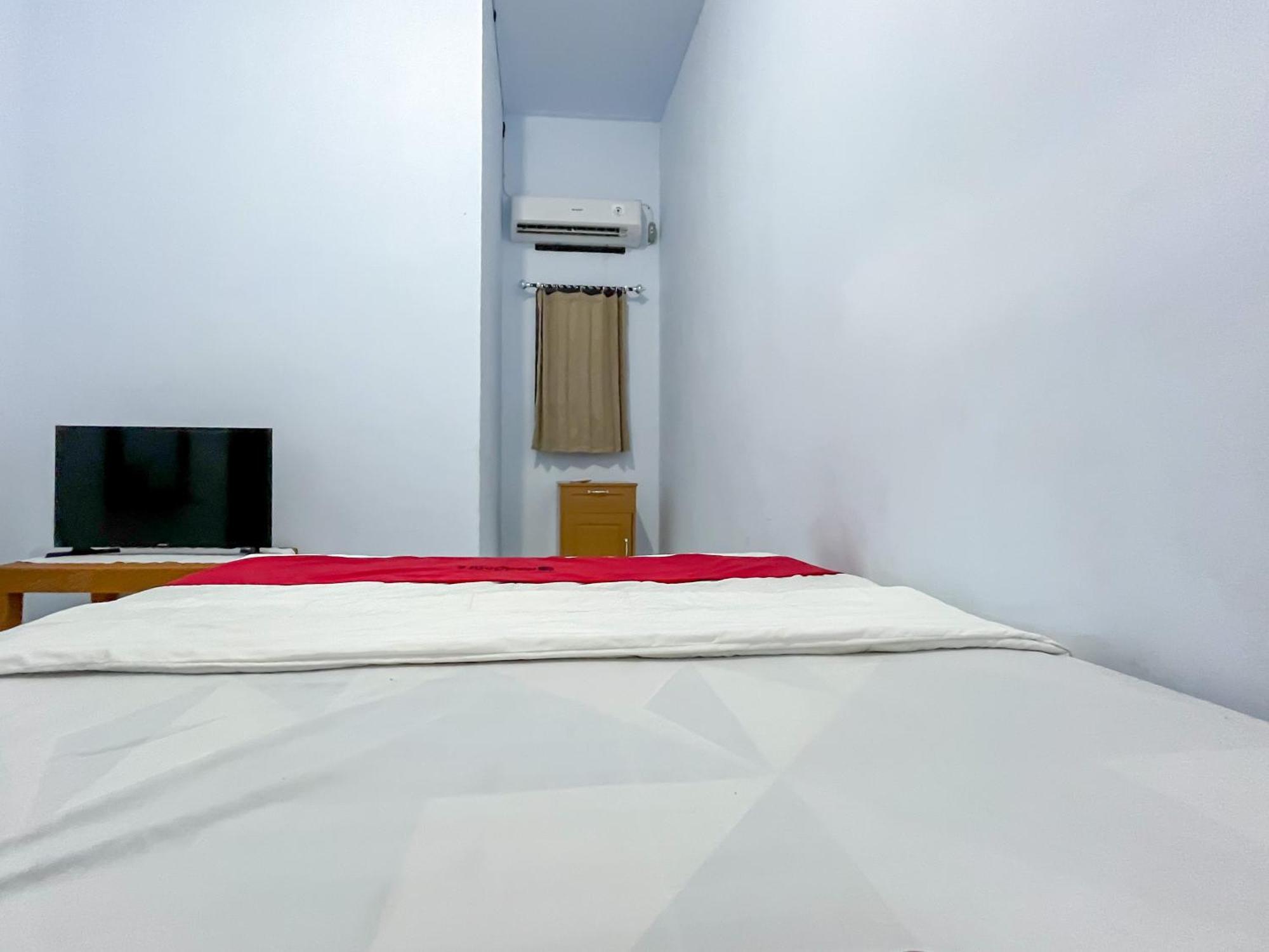 Reddoorz Syariah At Home Ampana Guest House Ampana Kota المظهر الخارجي الصورة