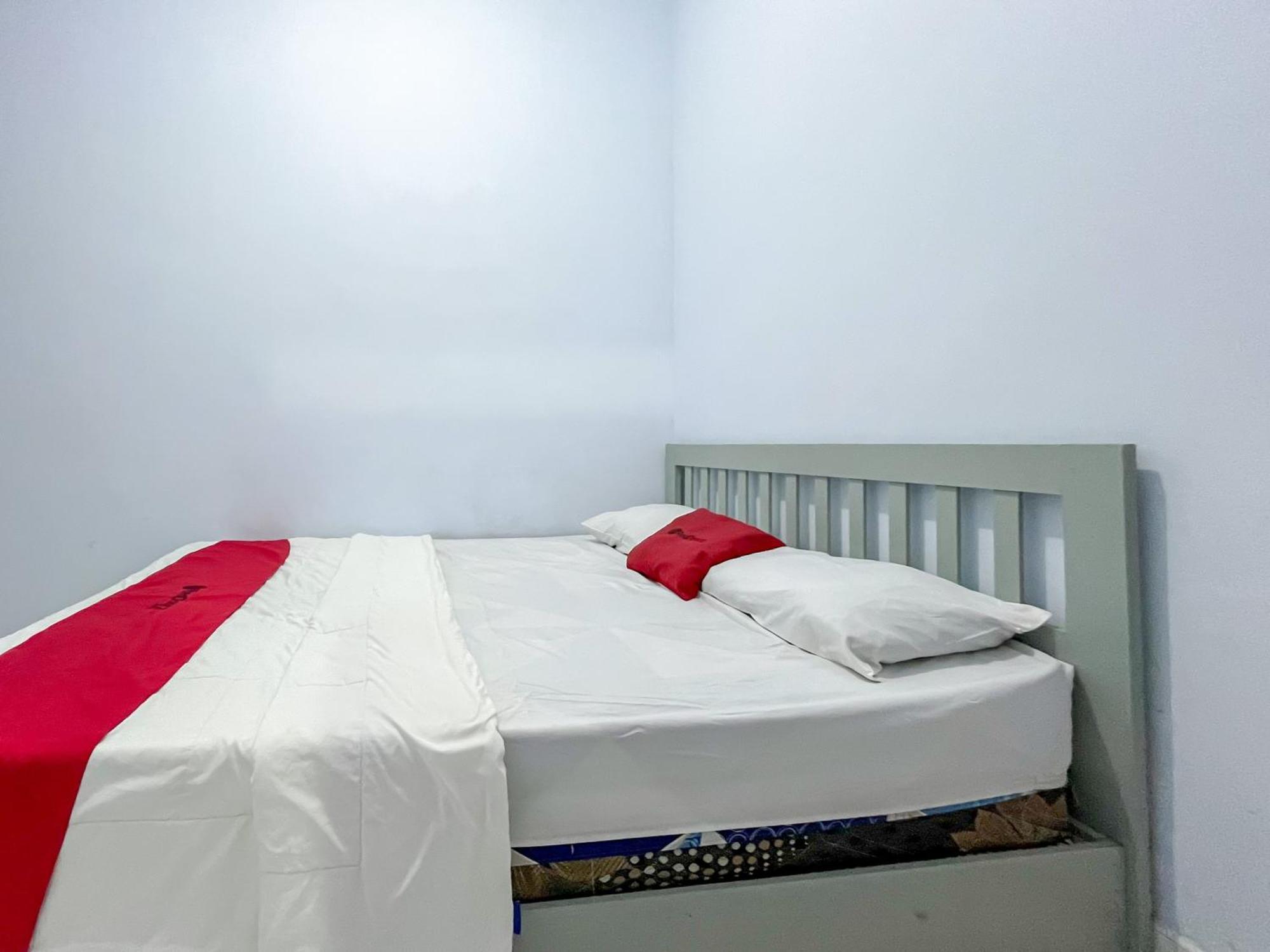 Reddoorz Syariah At Home Ampana Guest House Ampana Kota المظهر الخارجي الصورة