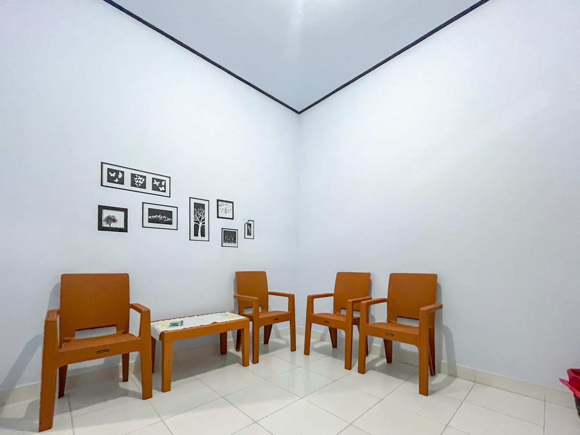 Reddoorz Syariah At Home Ampana Guest House Ampana Kota المظهر الخارجي الصورة