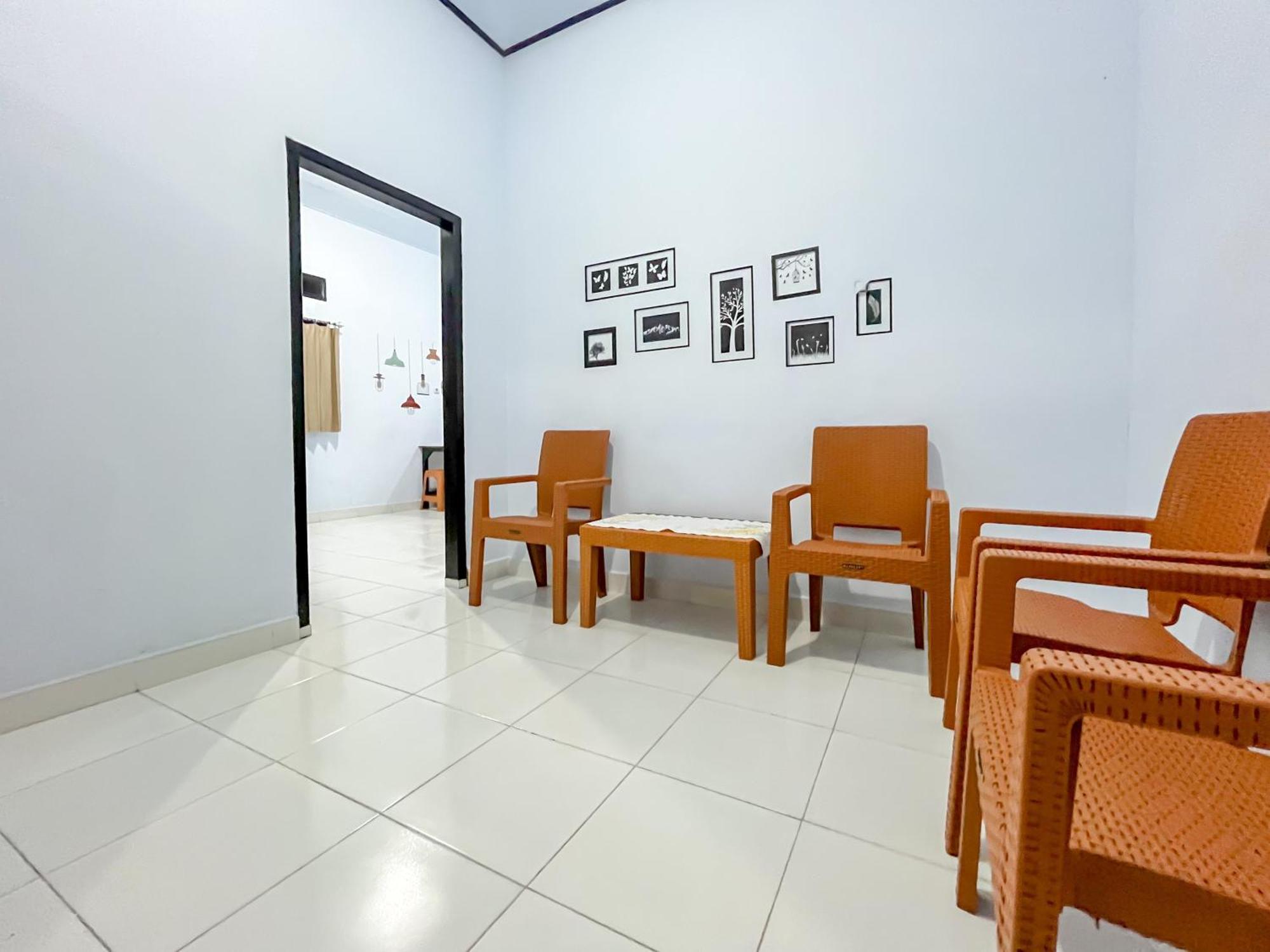 Reddoorz Syariah At Home Ampana Guest House Ampana Kota المظهر الخارجي الصورة