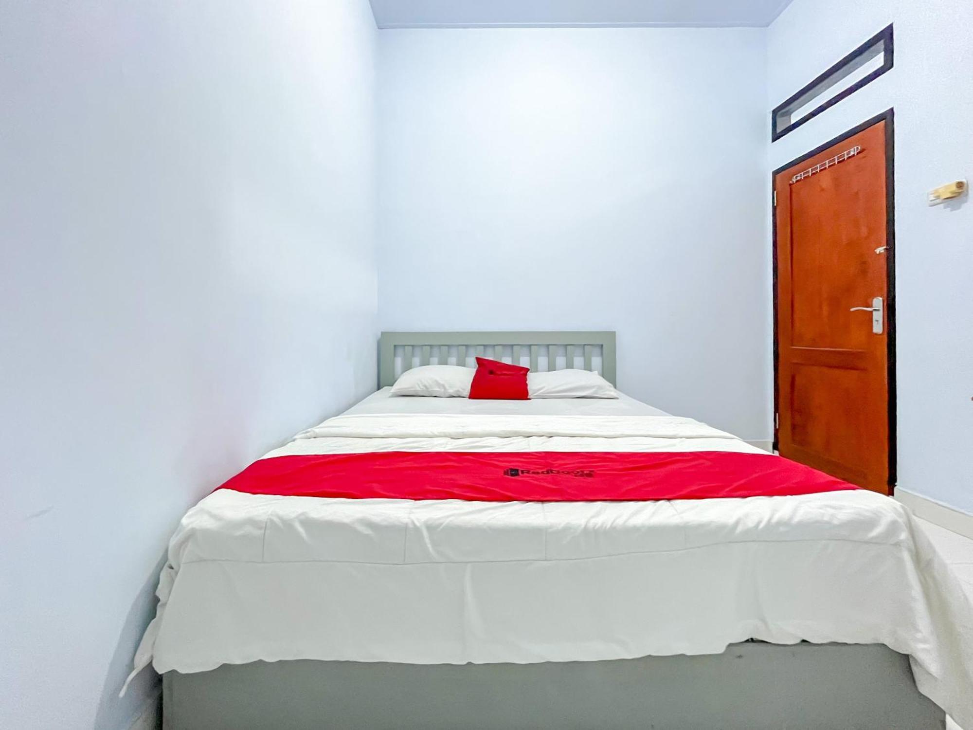 Reddoorz Syariah At Home Ampana Guest House Ampana Kota المظهر الخارجي الصورة