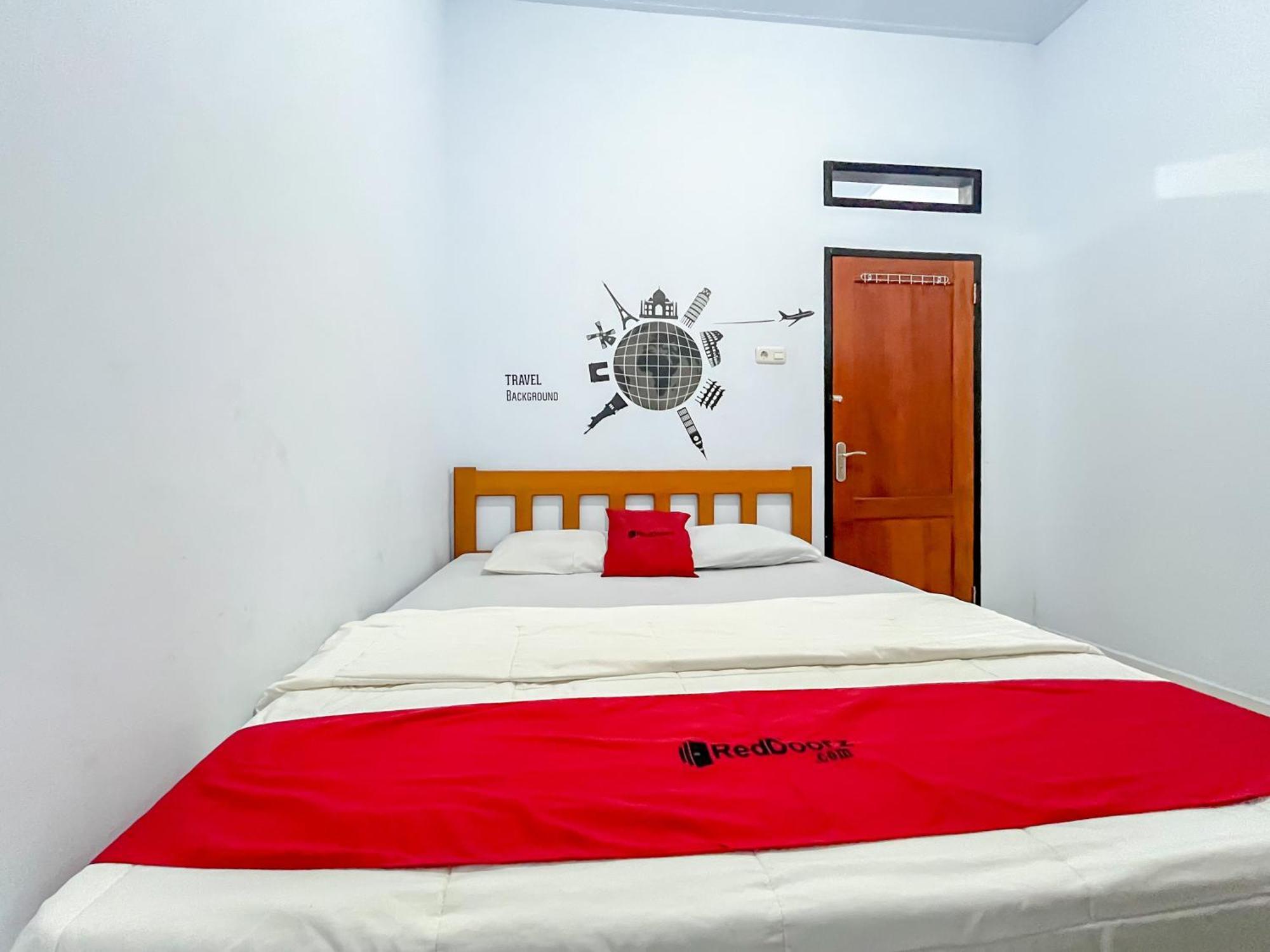 Reddoorz Syariah At Home Ampana Guest House Ampana Kota المظهر الخارجي الصورة