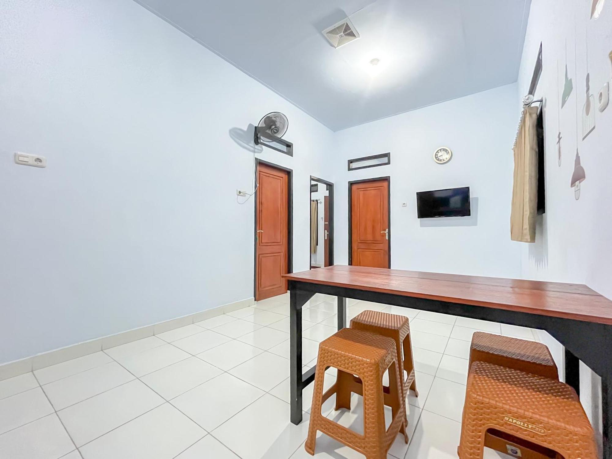 Reddoorz Syariah At Home Ampana Guest House Ampana Kota المظهر الخارجي الصورة