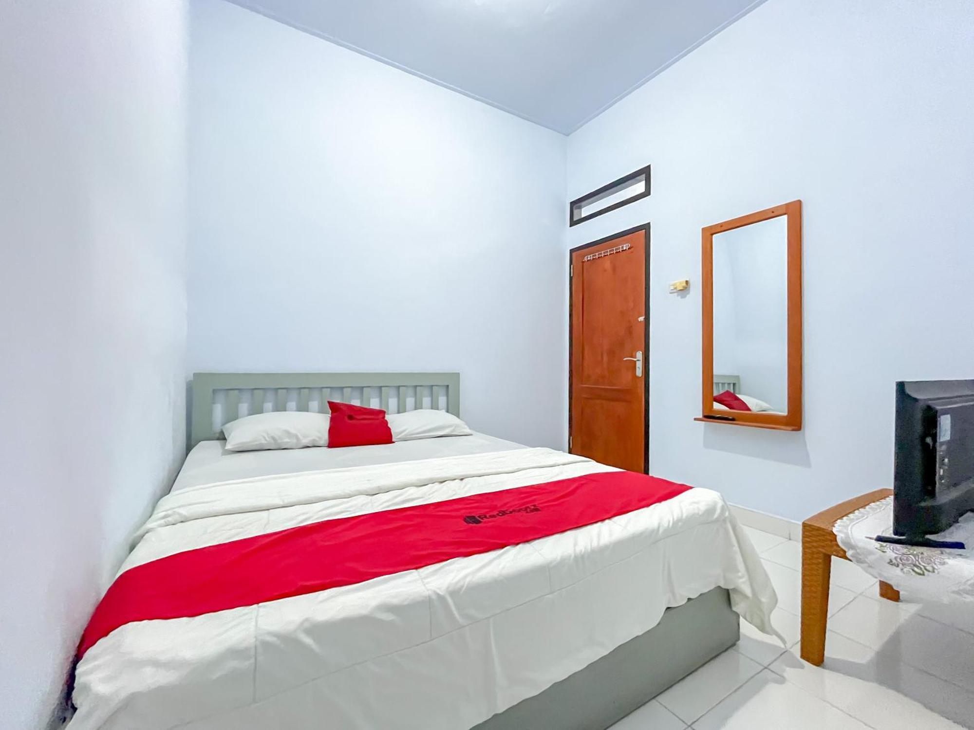 Reddoorz Syariah At Home Ampana Guest House Ampana Kota المظهر الخارجي الصورة