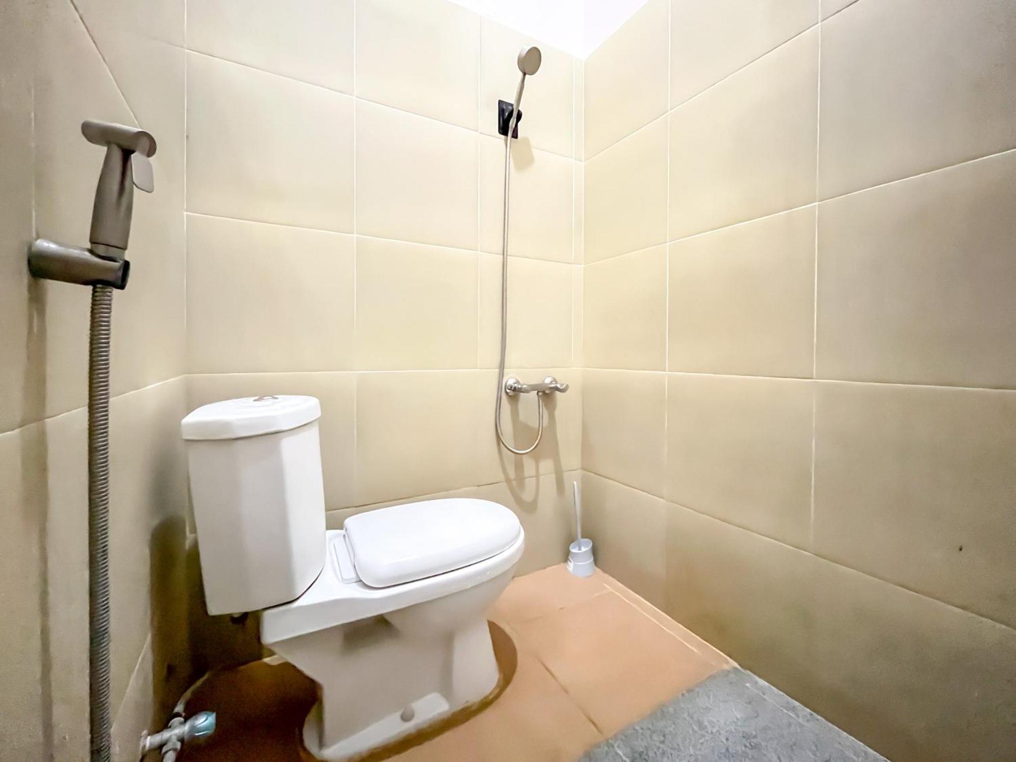 Reddoorz Syariah At Home Ampana Guest House Ampana Kota المظهر الخارجي الصورة