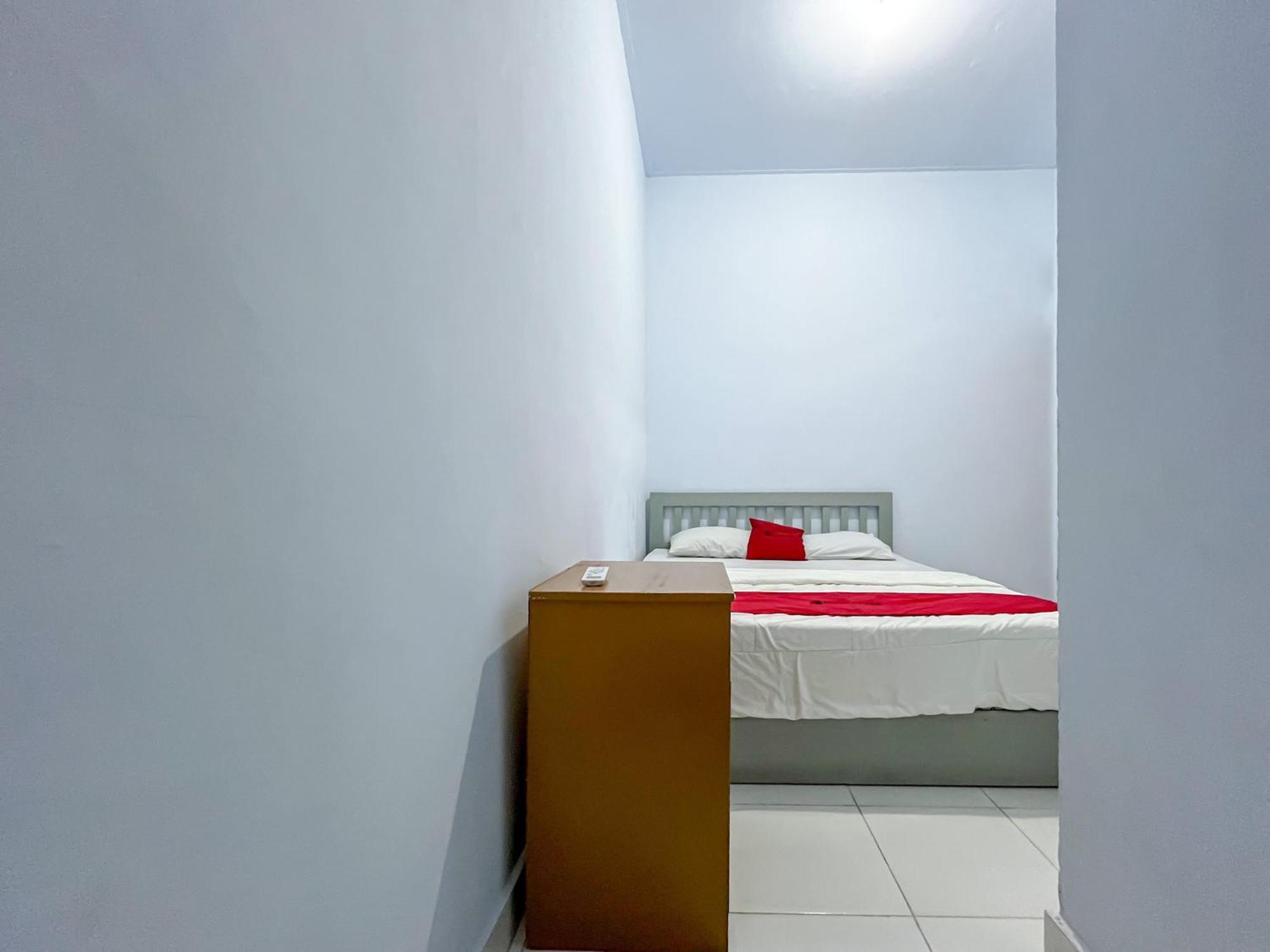 Reddoorz Syariah At Home Ampana Guest House Ampana Kota المظهر الخارجي الصورة