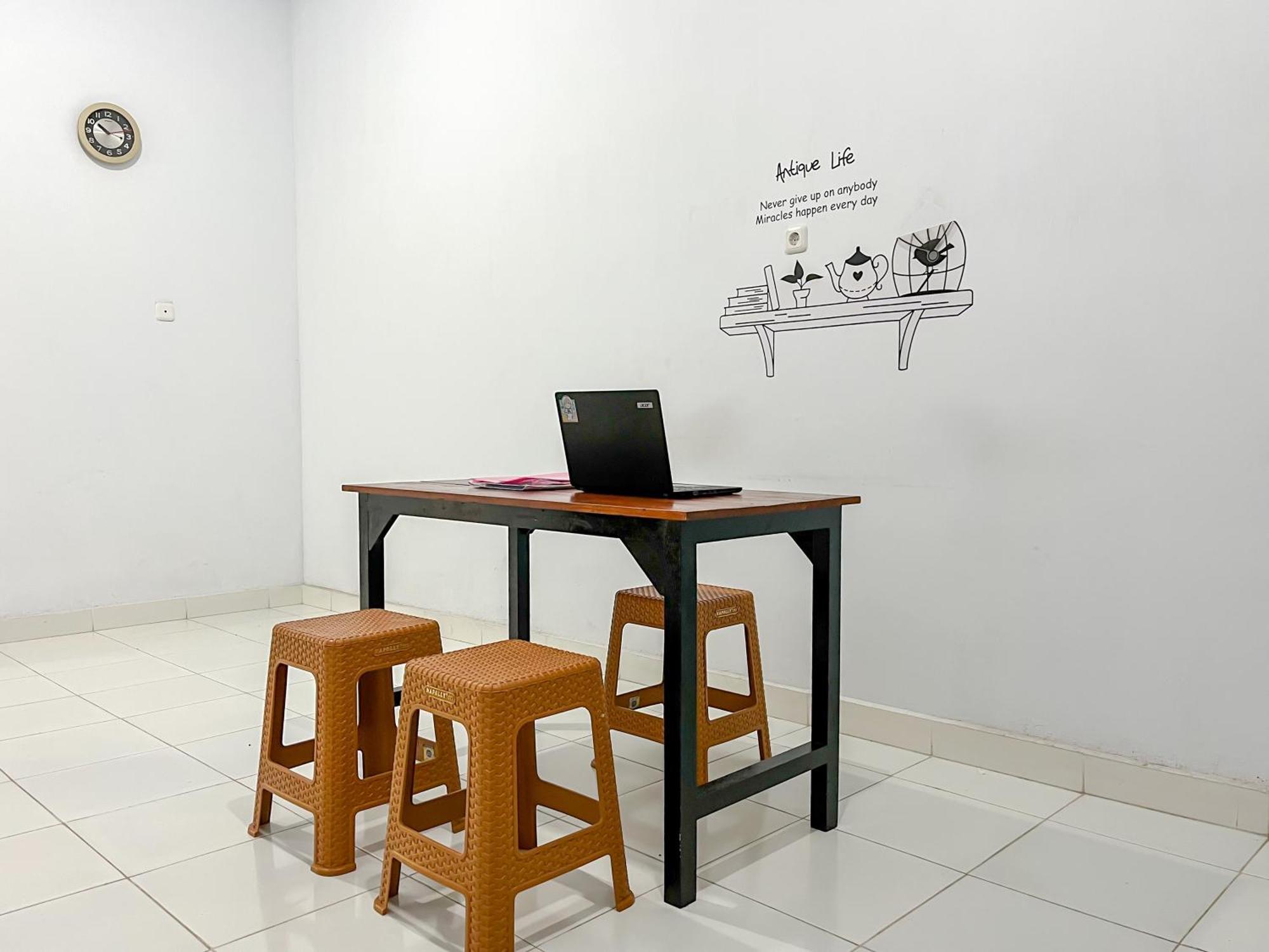 Reddoorz Syariah At Home Ampana Guest House Ampana Kota المظهر الخارجي الصورة
