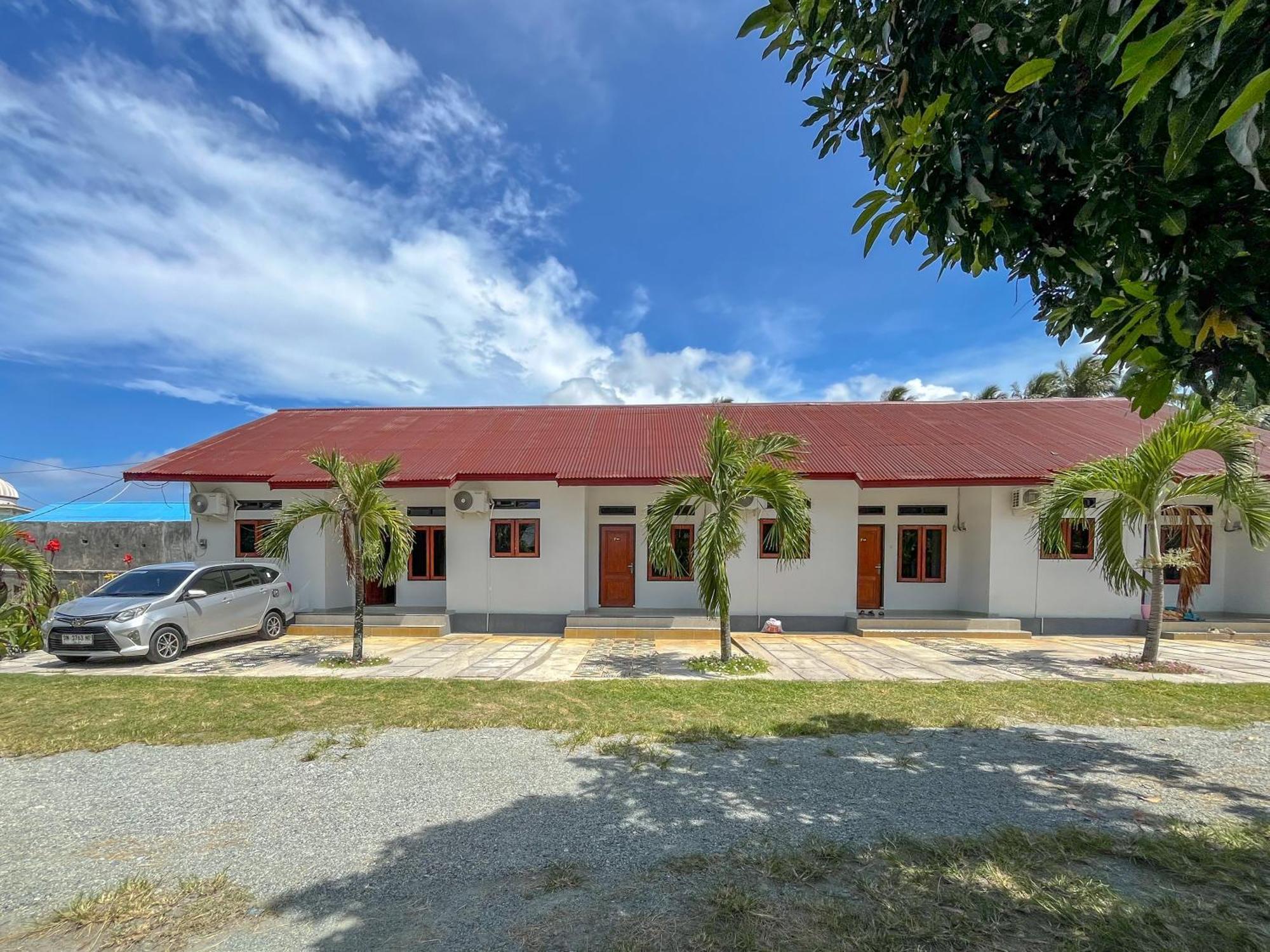 Reddoorz Syariah At Home Ampana Guest House Ampana Kota المظهر الخارجي الصورة