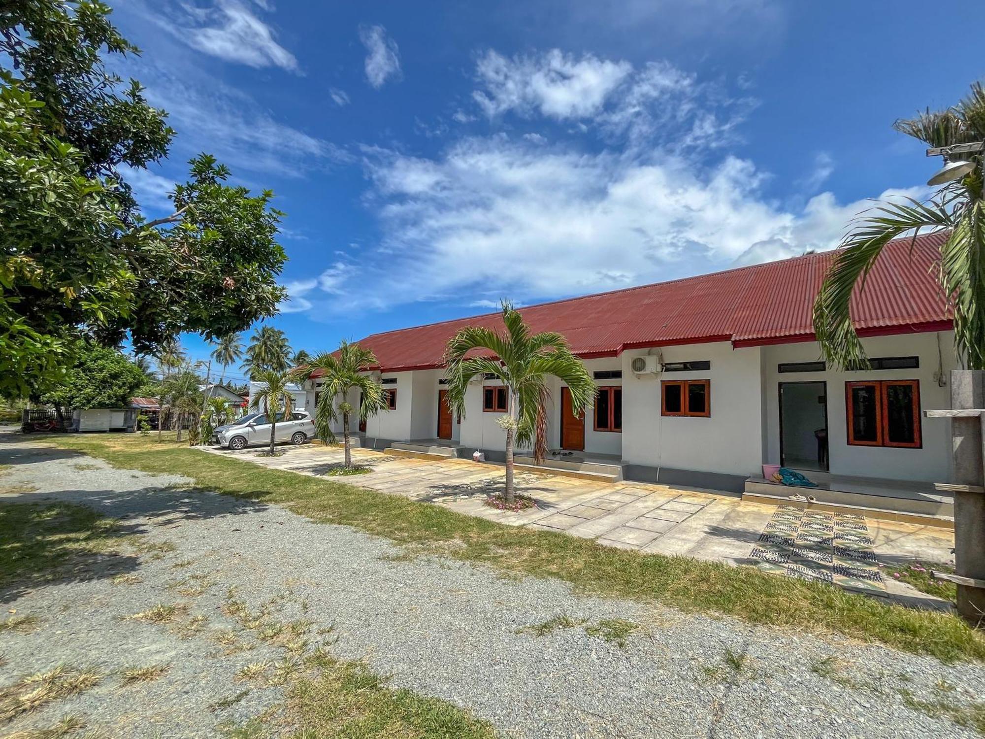 Reddoorz Syariah At Home Ampana Guest House Ampana Kota المظهر الخارجي الصورة
